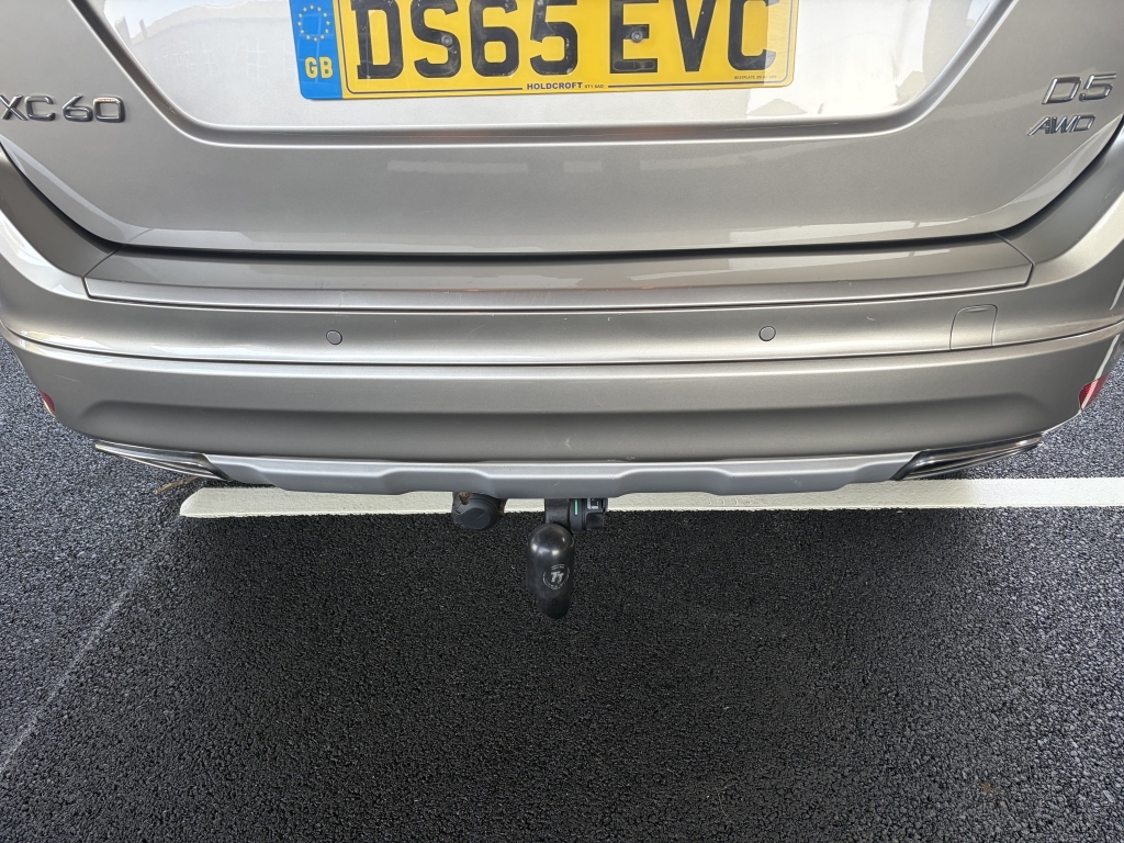 Volvo XC60 D4awd R-design White #12