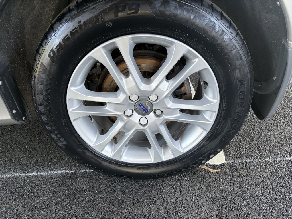 Volvo XC60 D4awd R-design White #25