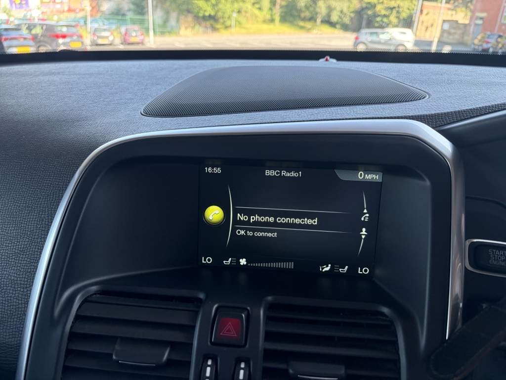 Volvo XC60 D4awd R-design White #81