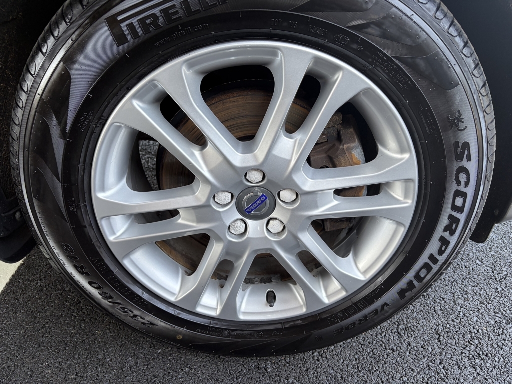 Volvo XC60 D4awd R-design White #23