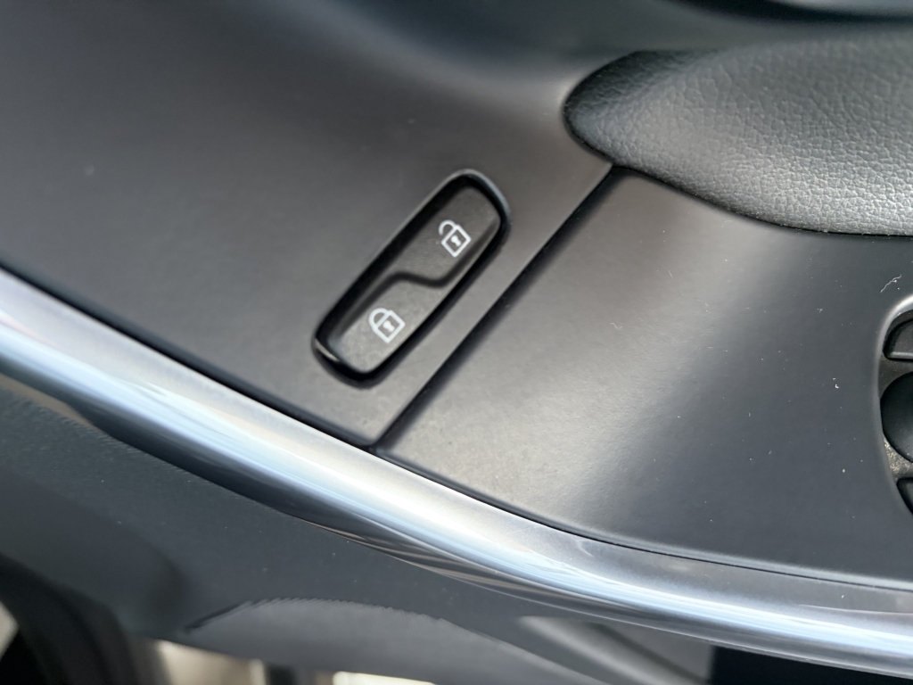 Volvo XC60 D4awd R-design White #53