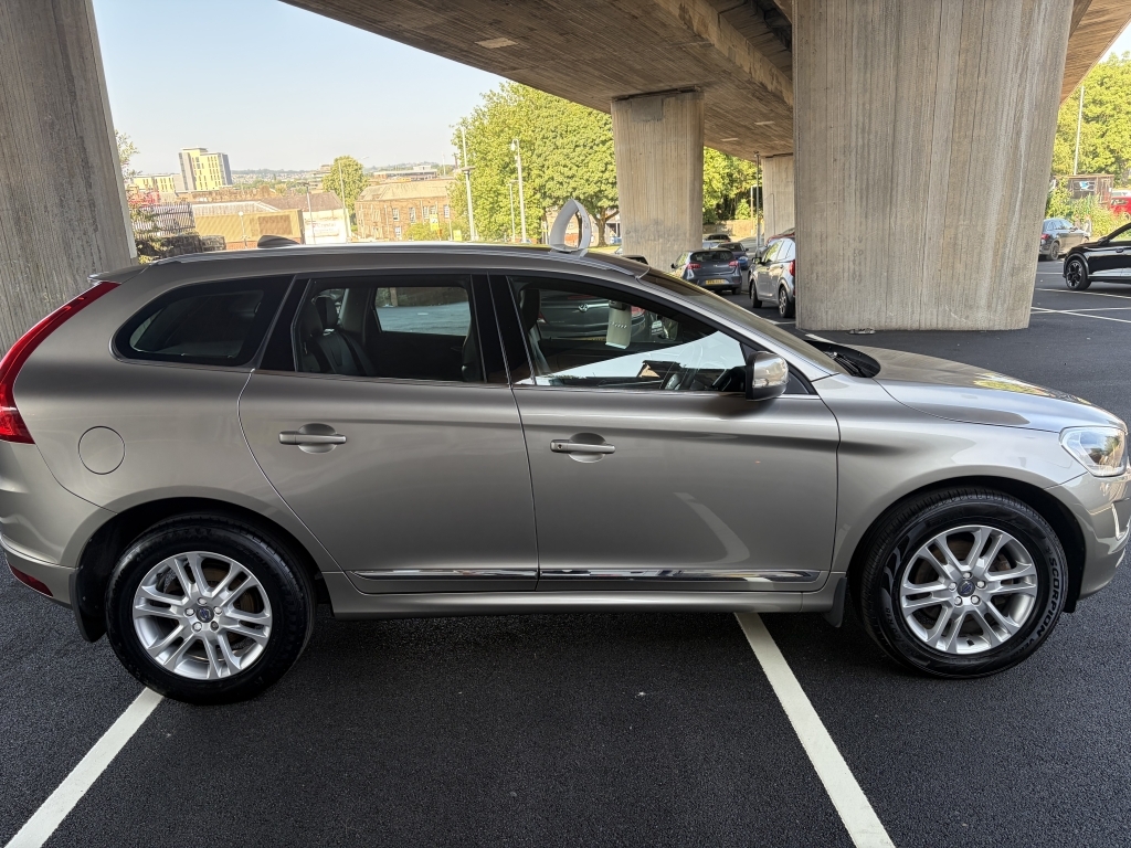 Volvo XC60 D4awd R-design White #8