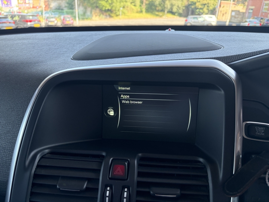 Volvo XC60 D4awd R-design White #84