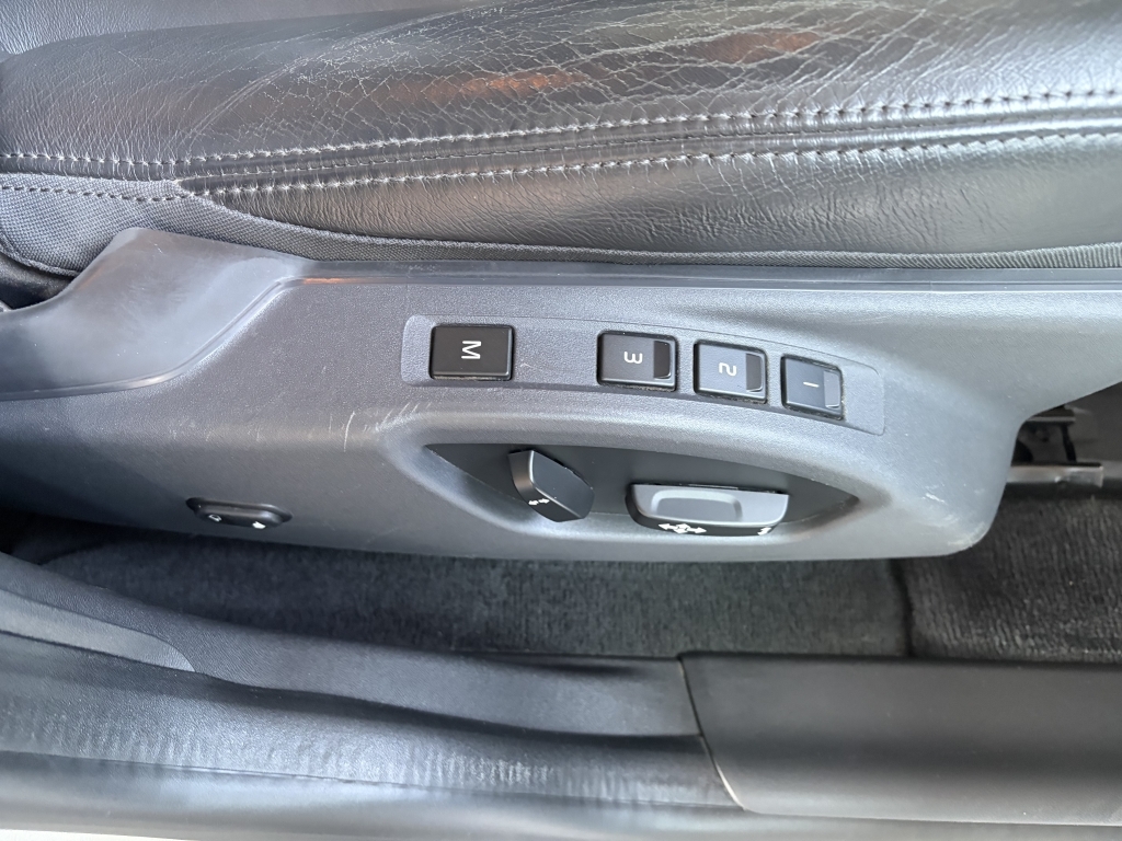 Volvo XC60 D4awd R-design White #54