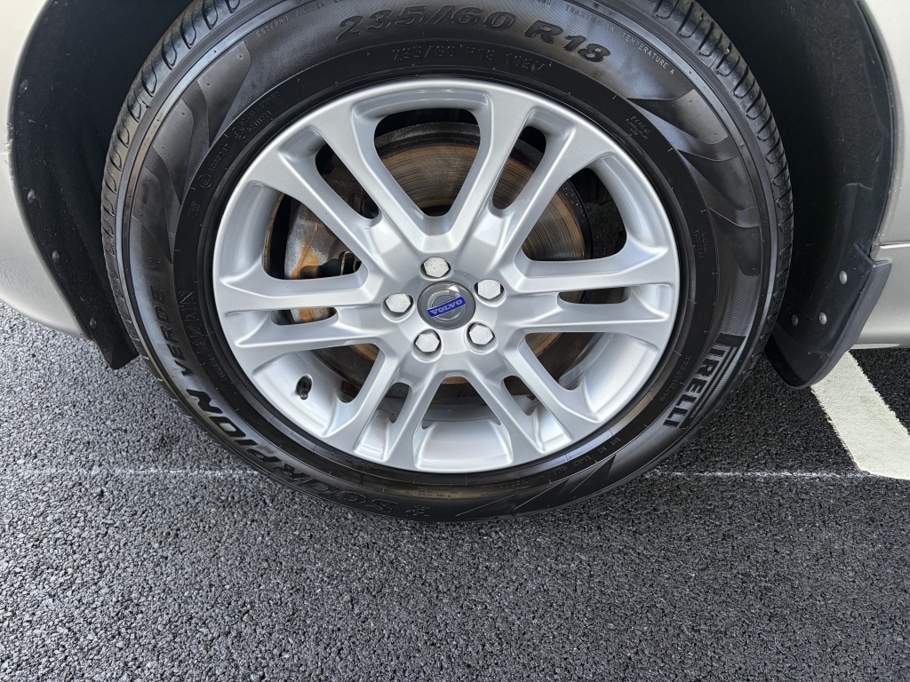 Volvo XC60 D4awd R-design White #26