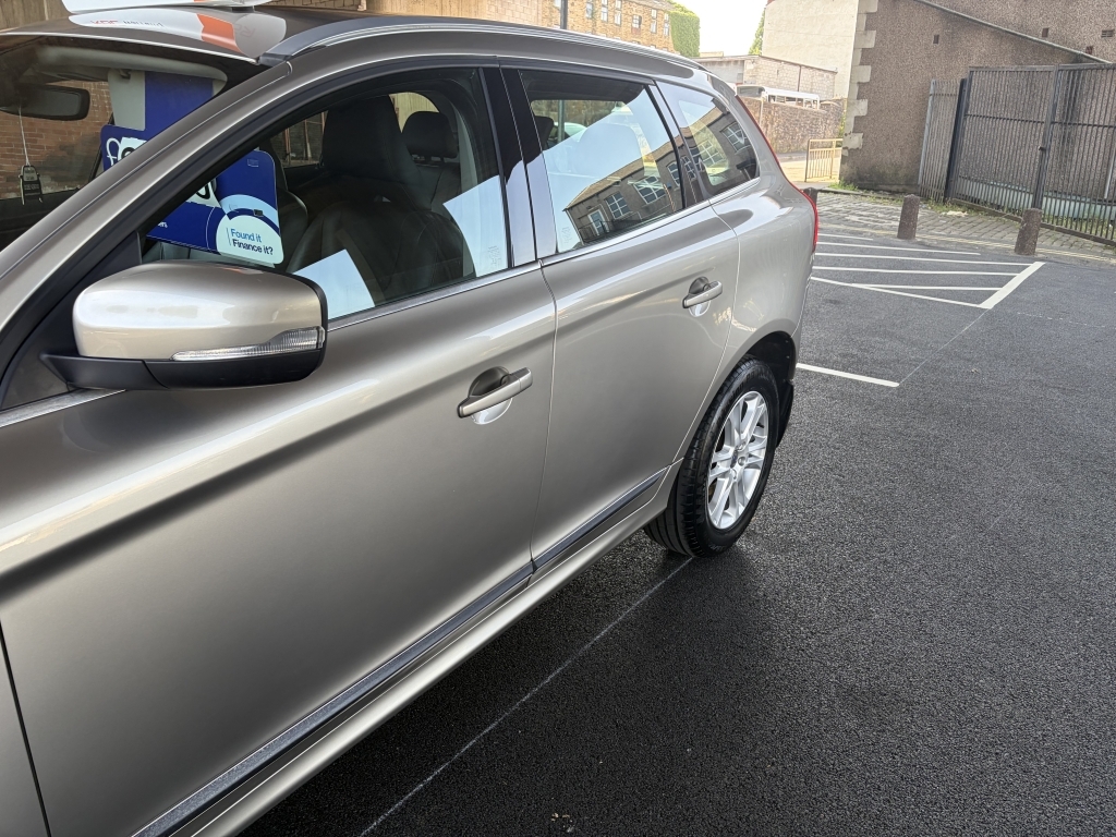 Volvo XC60 D4awd R-design White #19