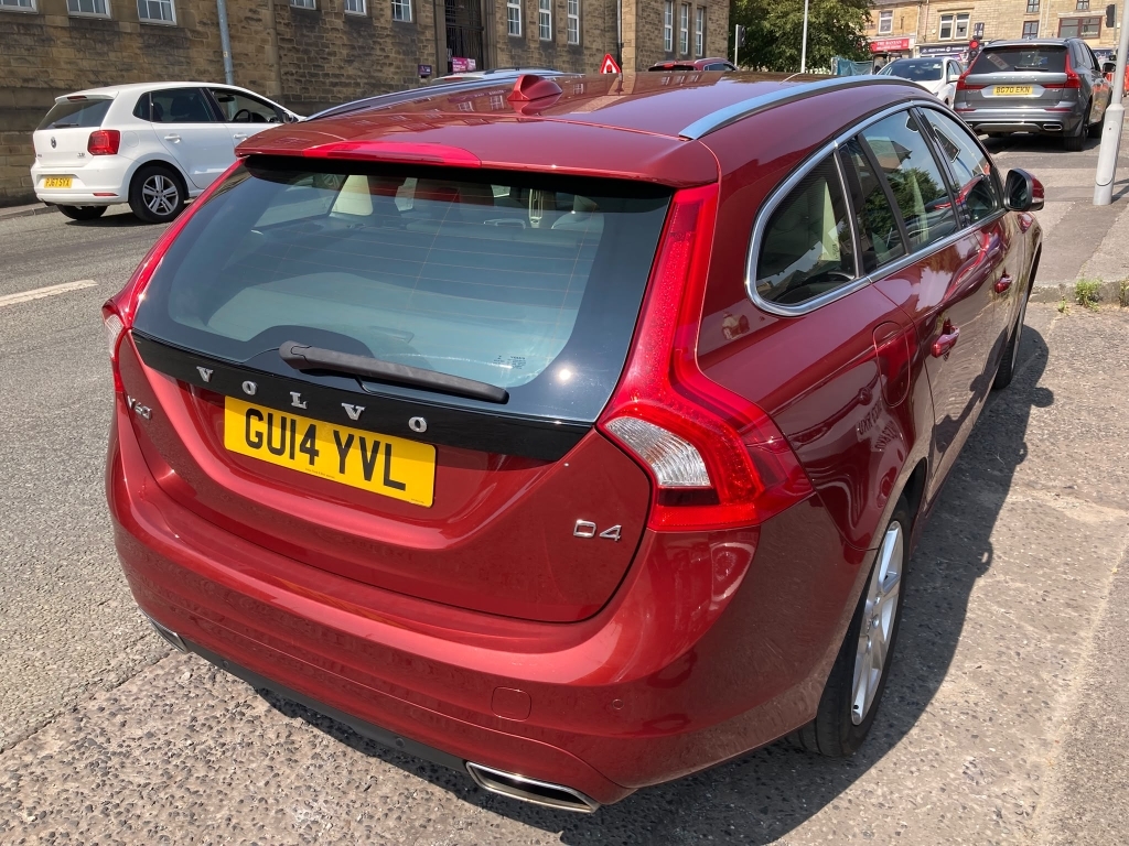 Volvo V60 2.0 D4 Se Lux Nav Red #4