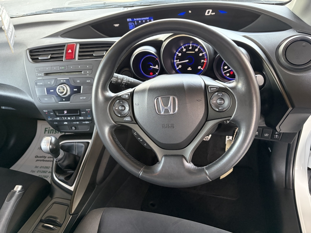 Honda Civic 1.8 I-vtec Es White #2
