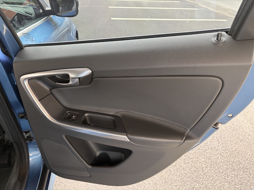 Volvo XC60 2.0 D4 R-design Nav Blue #42