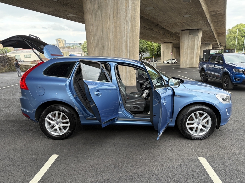 Volvo XC60 2.0 D4 R-design Nav Blue #78