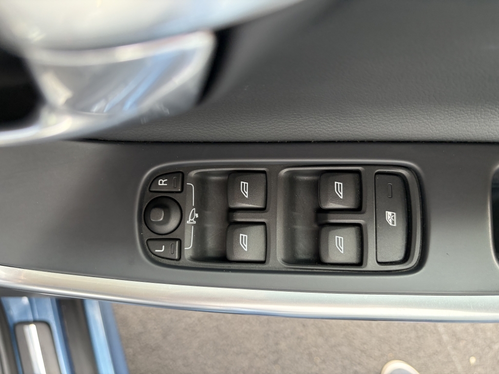 Volvo XC60 2.0 D4 R-design Nav Blue #46