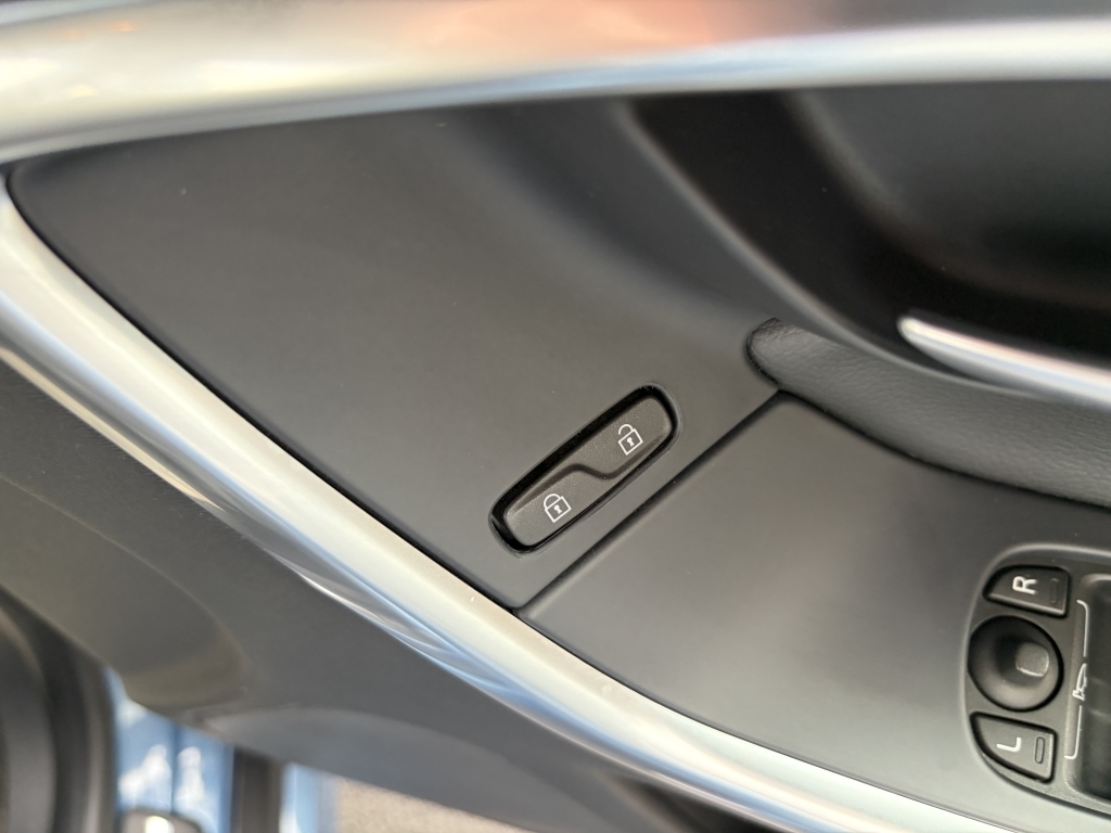 Volvo XC60 2.0 D4 R-design Nav Blue #47