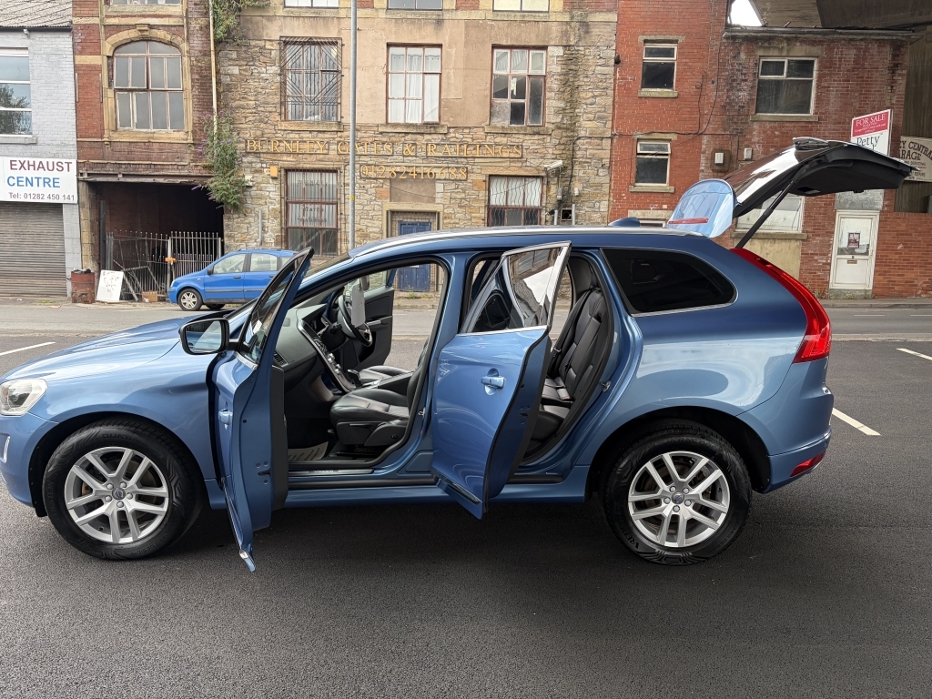 Volvo XC60 2.0 D4 R-design Nav Blue #80
