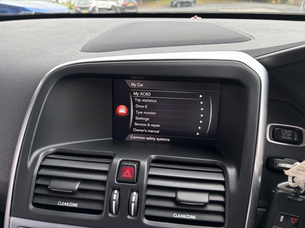 Volvo XC60 2.0 D4 R-design Nav Blue #76