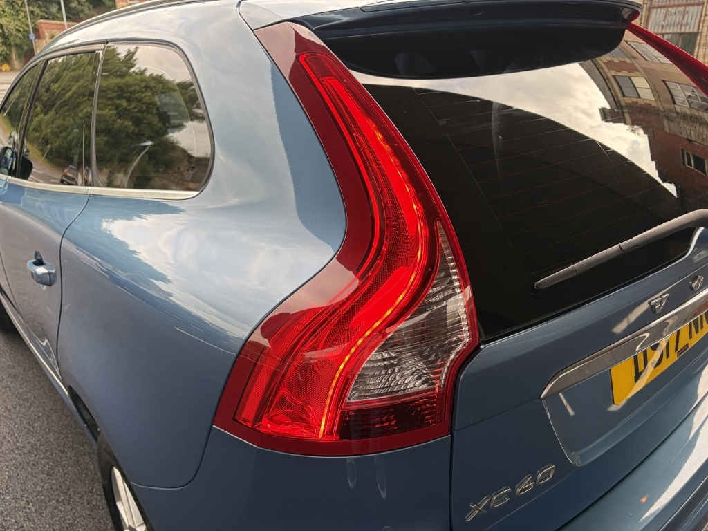 Volvo XC60 2.0 D4 R-design Nav Blue #14
