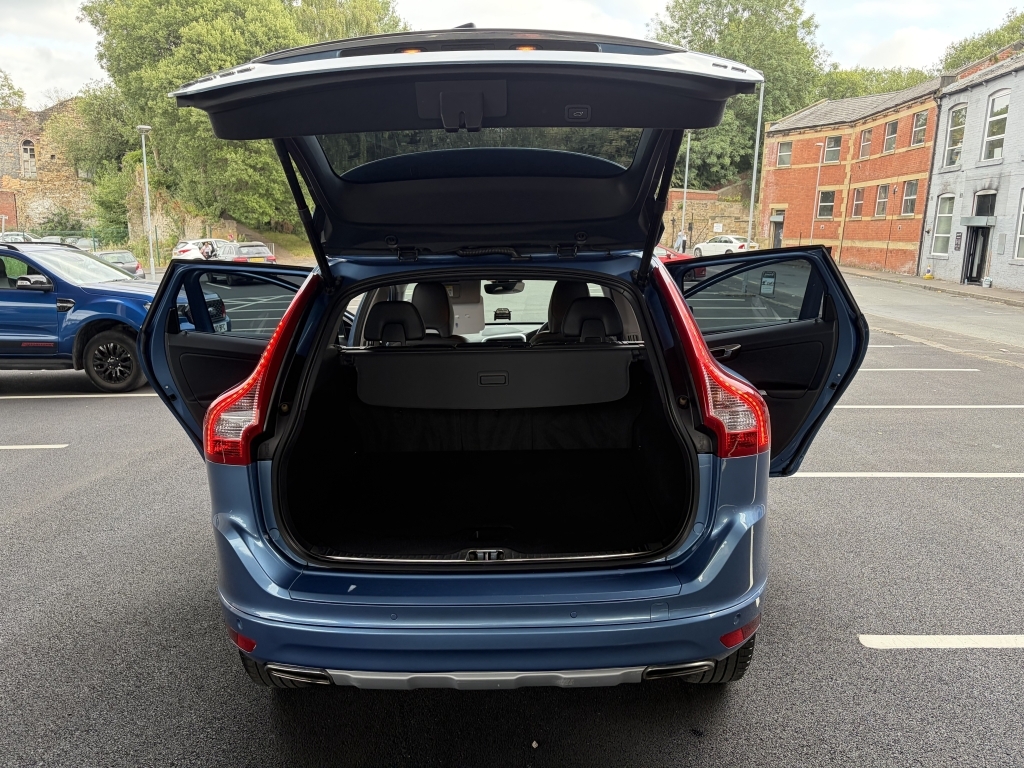 Volvo XC60 2.0 D4 R-design Nav Blue #79