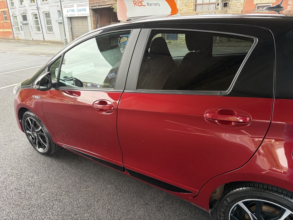 Toyota Yaris Hatchback Silver #17