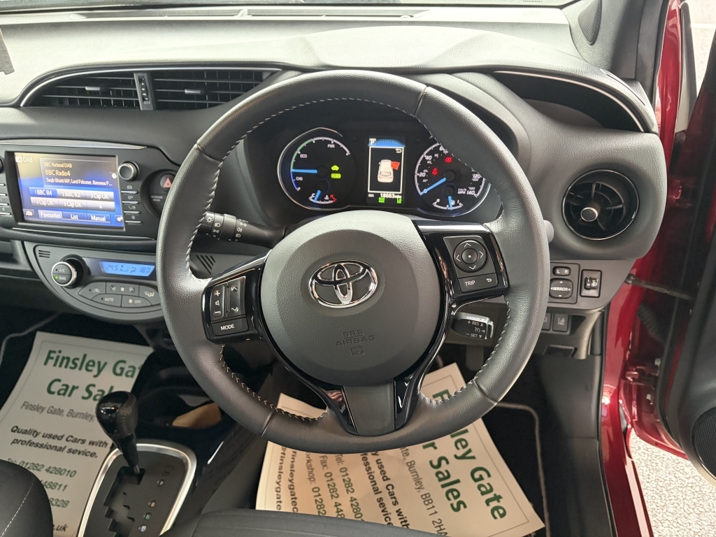 Toyota Yaris 1.5 Vvt-i Bi-tone Black #2