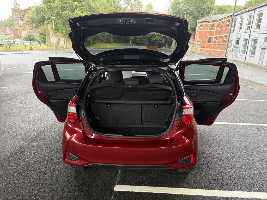 Toyota Yaris Hatchback Silver #76