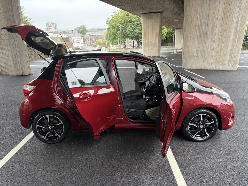 Toyota Yaris Hatchback Silver #75