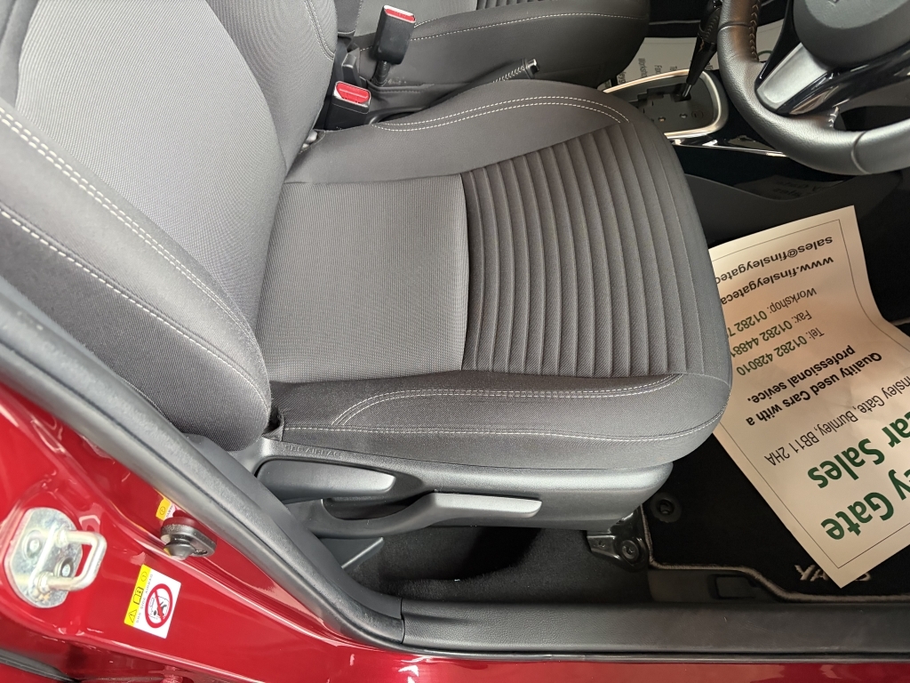 Toyota Yaris Hatchback Silver #47
