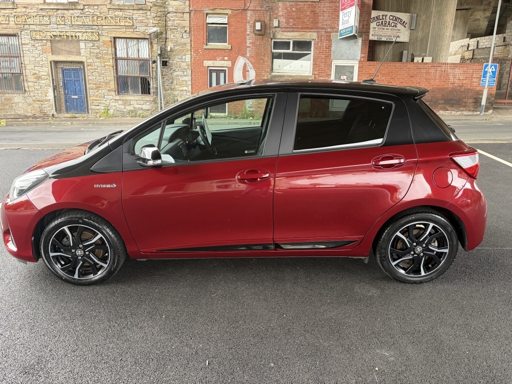 Toyota Yaris Hatchback Silver #18