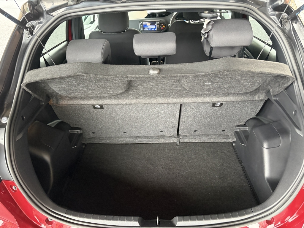 Toyota Yaris Hatchback Silver #38