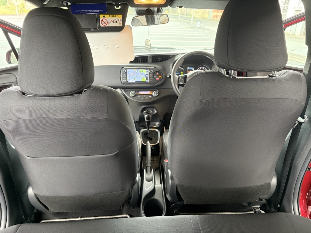 Toyota Yaris Hatchback Silver #73