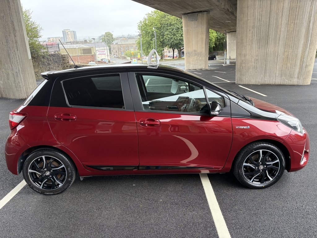 Toyota Yaris Hatchback Silver #8