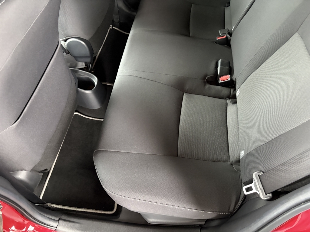 Toyota Yaris Hatchback Silver #36
