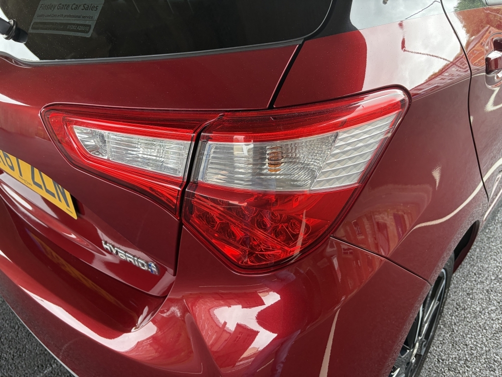 Toyota Yaris Hatchback Silver #14