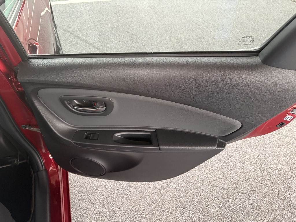 Toyota Yaris Hatchback Silver #41