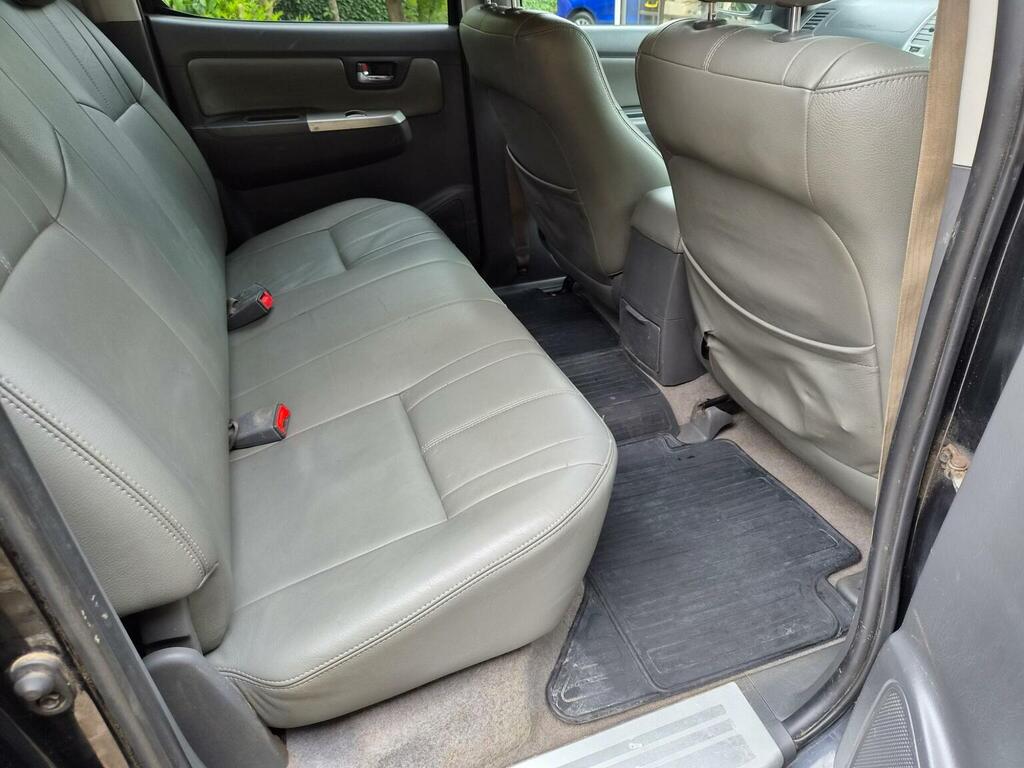 Toyota HILUX Pickup Black #18