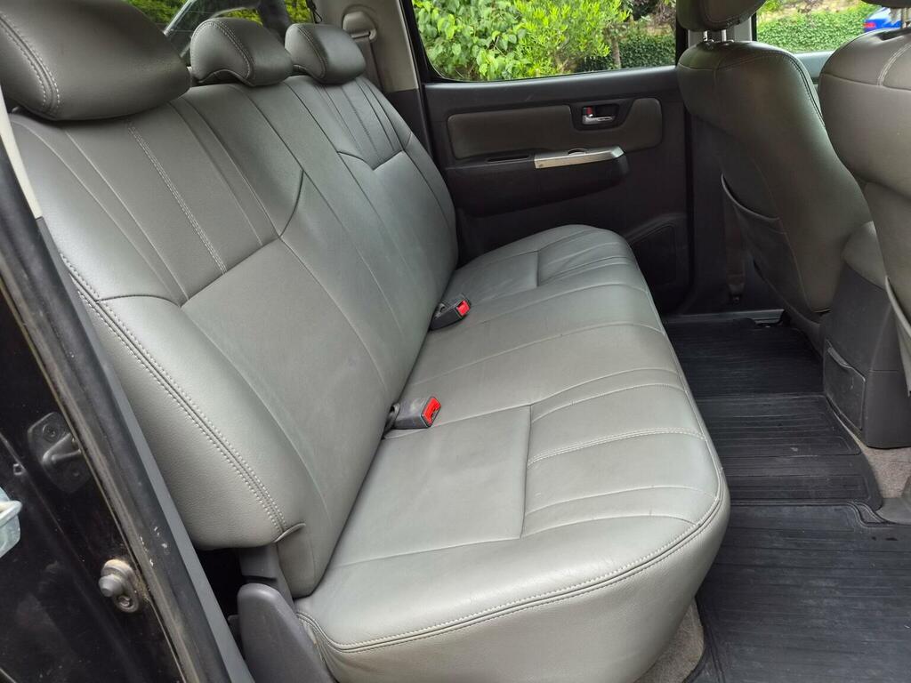 Toyota HILUX Pickup Black #21