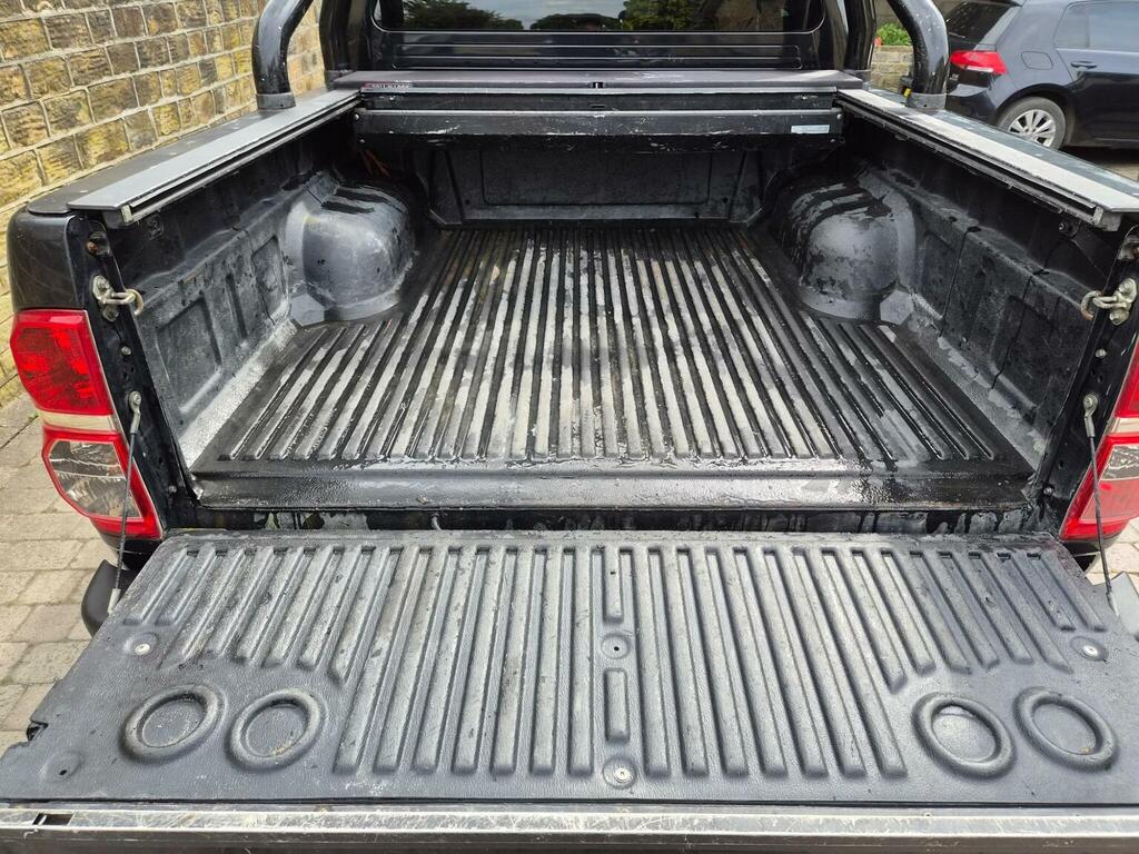 Toyota HILUX Pickup Black #22