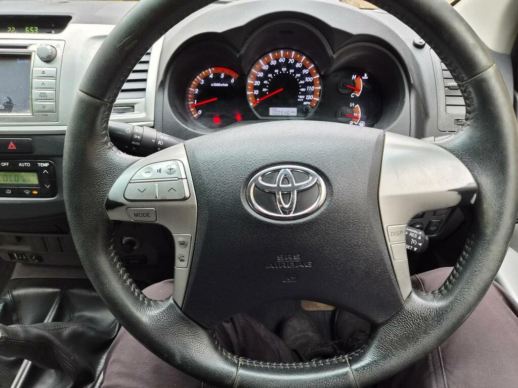 Toyota HILUX Pickup Black #17