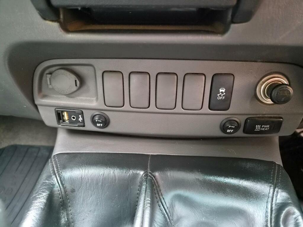 Toyota HILUX Pickup Black #12