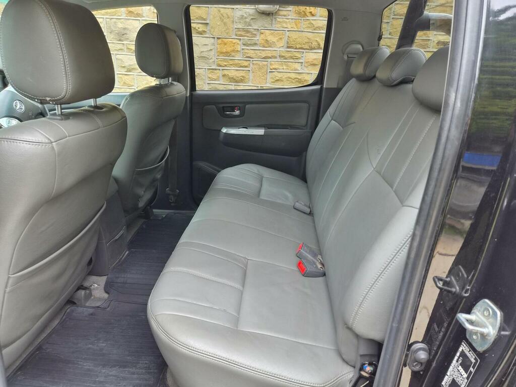 Toyota HILUX Pickup Black #19