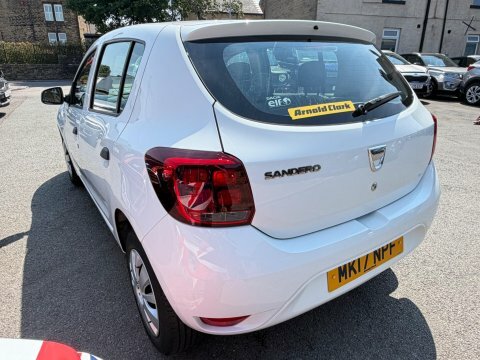 Dacia Sandero 2017 17 Ambiance White #4