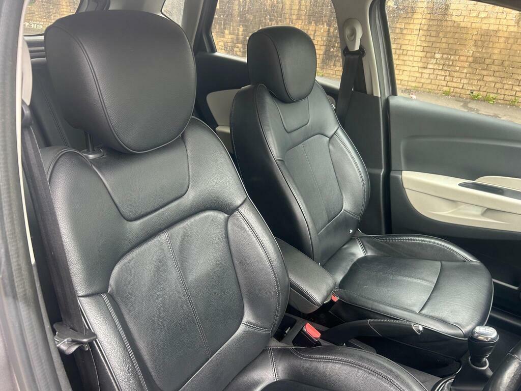 Renault Captur Diesel #13
