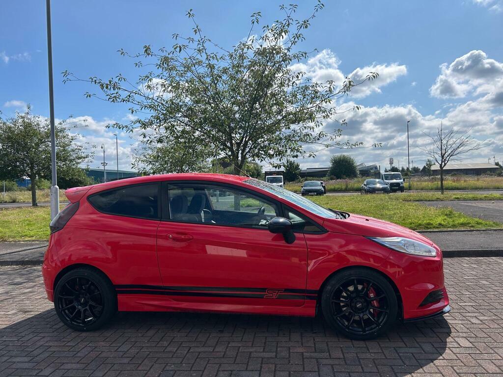 Ford Fiesta Zetec White #1
