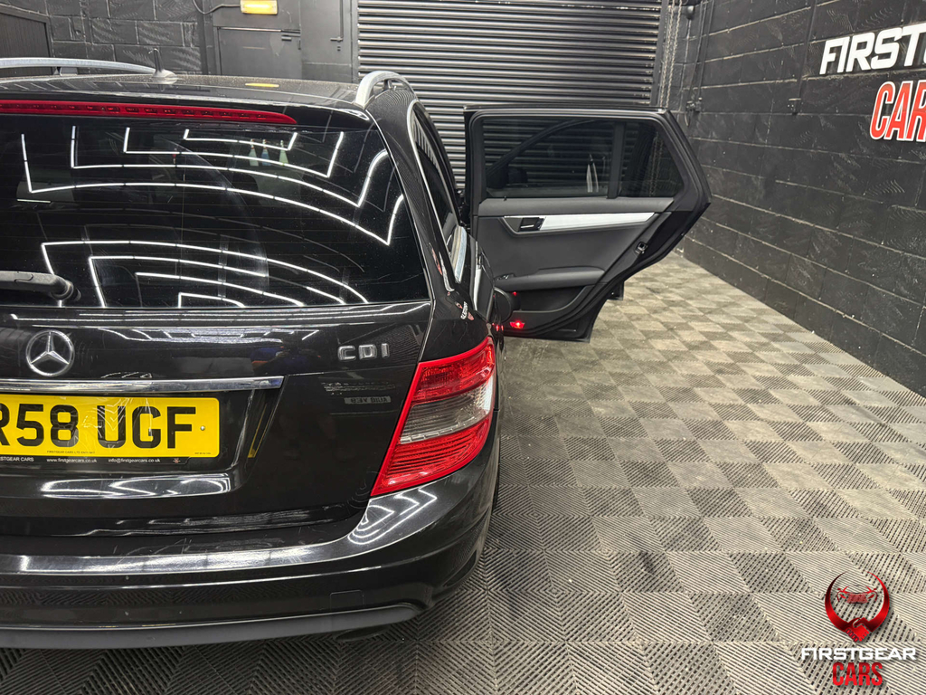 Mercedes-Benz C Class 1.8 C250 Cgi Blueefficiency Elegance 204 Bhp Black #17
