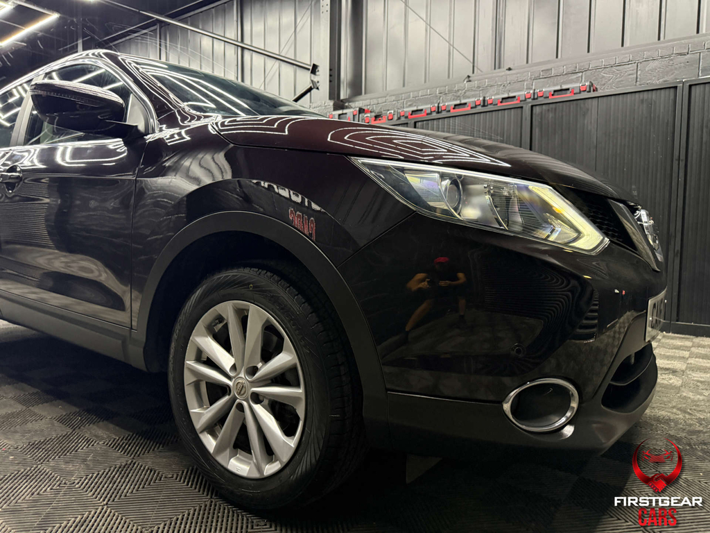 Nissan Qashqai Hatchback Red #7