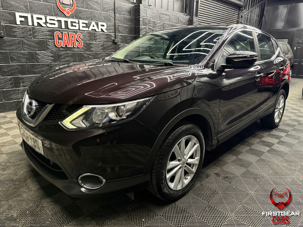 Nissan Qashqai Hatchback Red #4