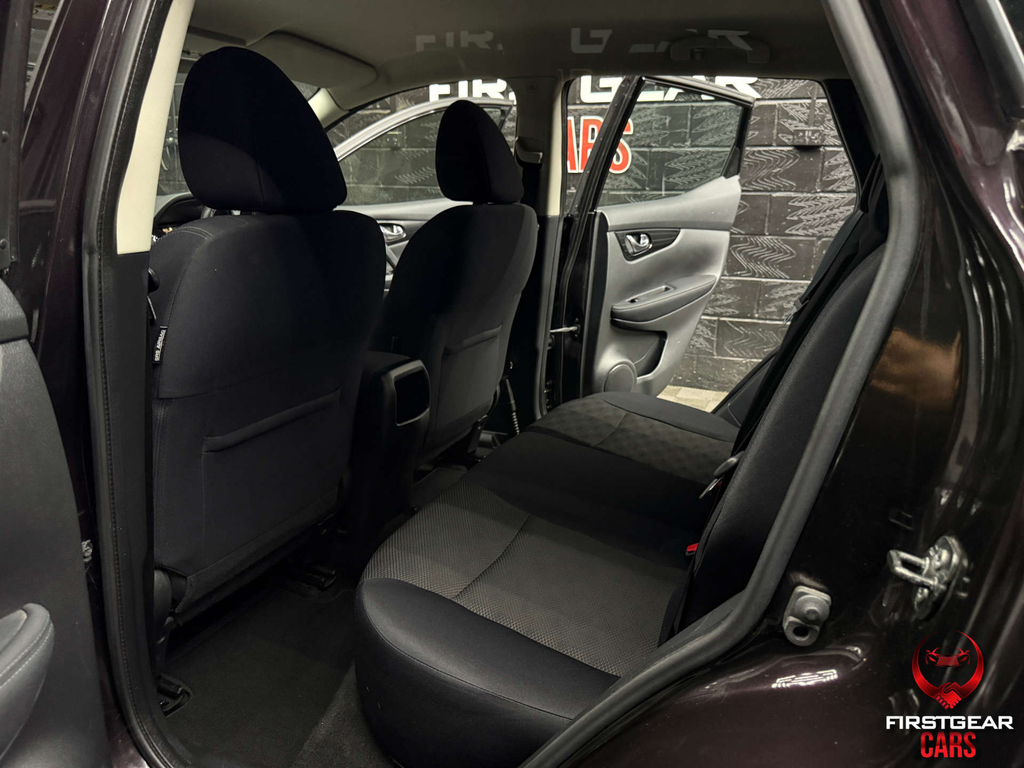 Nissan Qashqai Hatchback Red #20