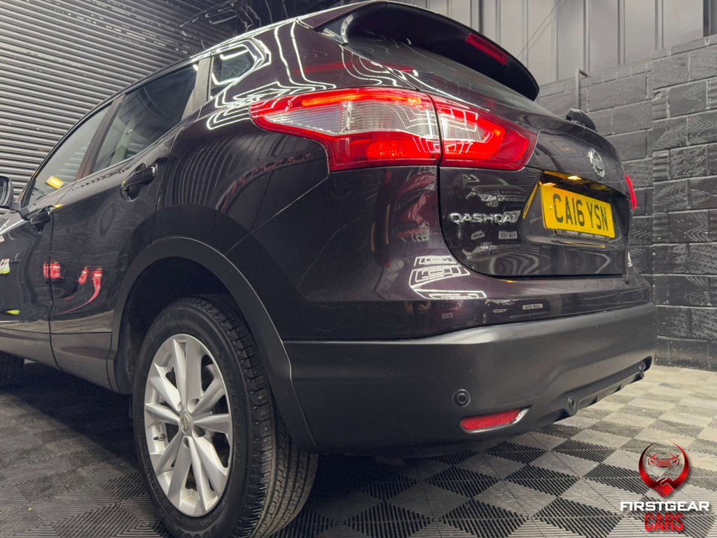 Nissan Qashqai Hatchback Red #12
