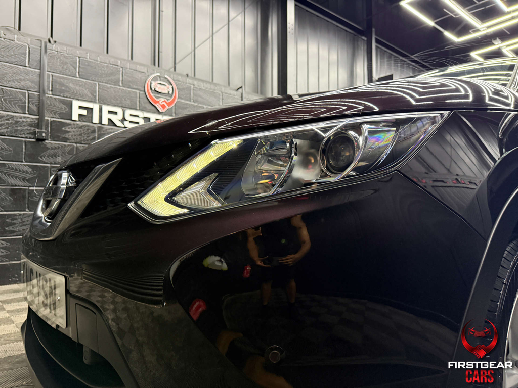 Nissan Qashqai Hatchback Red #14