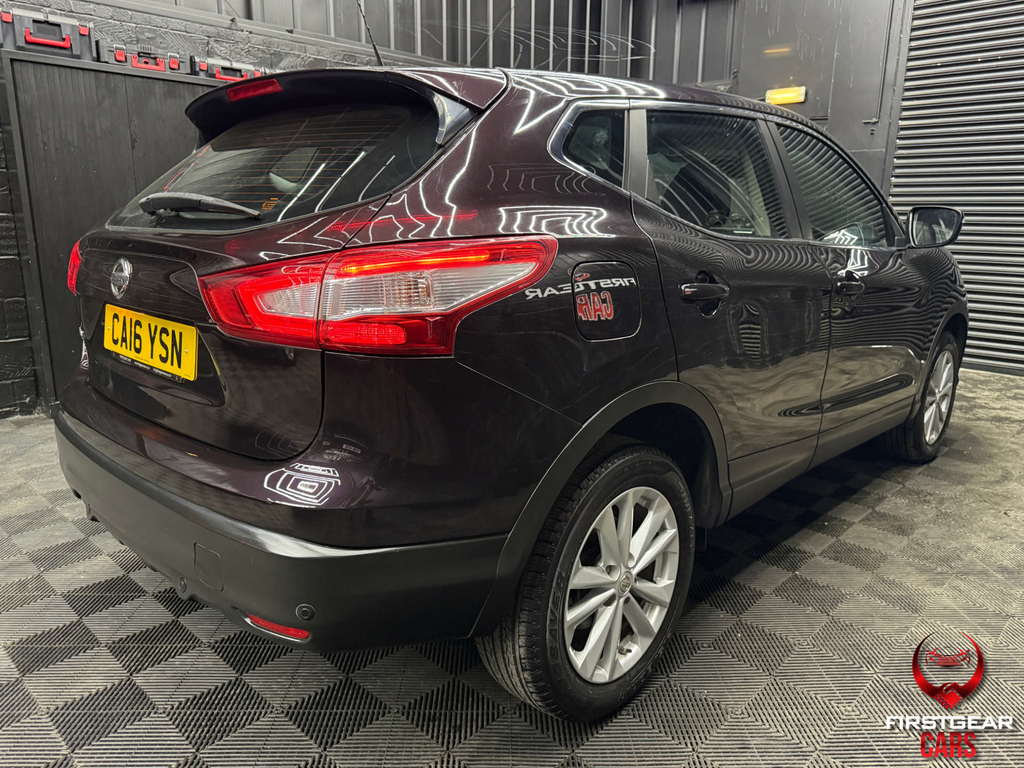 Nissan Qashqai Hatchback Red #9