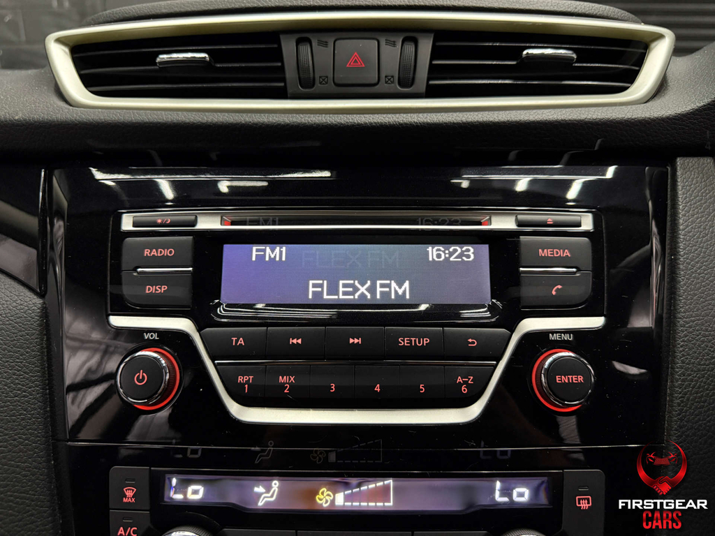 Nissan Qashqai Hatchback Red #29