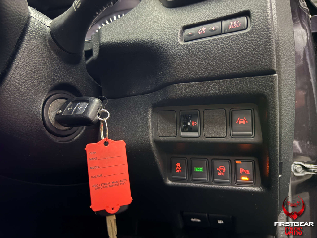 Nissan Qashqai Hatchback Red #34